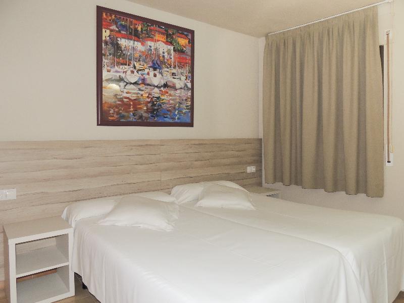 Apartamentos Turísticos Augustus image