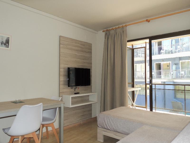 Apartamentos Turísticos Augustus image