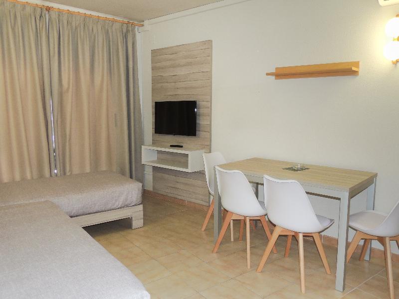 Apartamentos Turísticos Augustus image