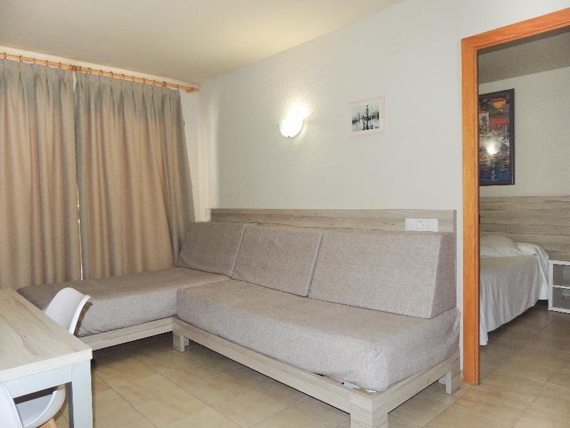 Apartamentos Turísticos Augustus image