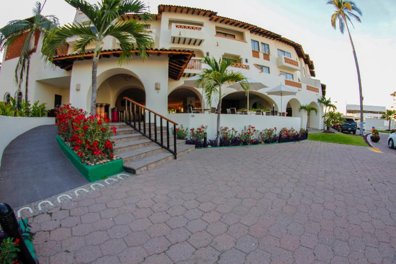Plaza Pelicanos Grand Beach Resorts
