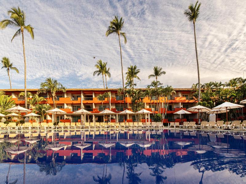 Crown Paradise Club All Inclusive — exterior view