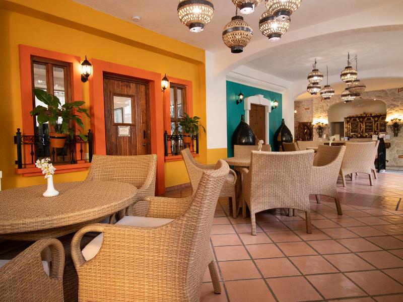 Los Arcos Suites — exterior view