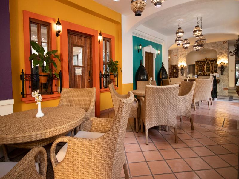 Los Arcos Suites image