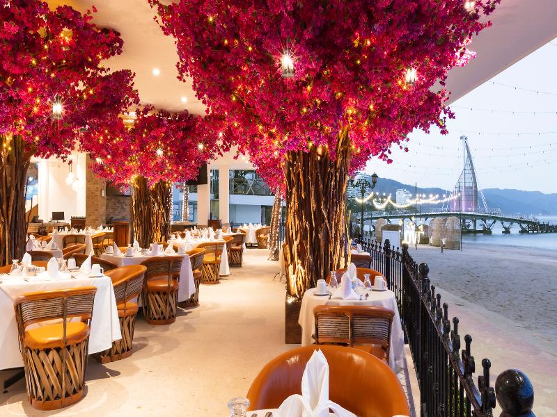 Los Arcos Suites image