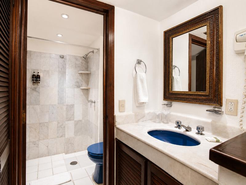 Los Arcos Suites image
