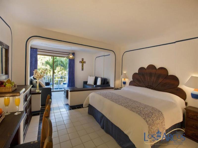 Los Arcos Suites image
