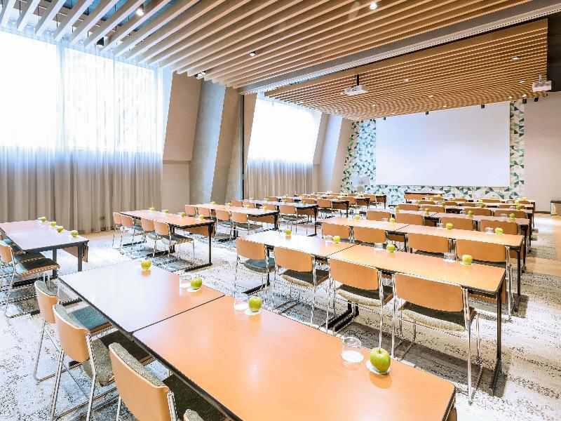 Novotel Sevilla image
