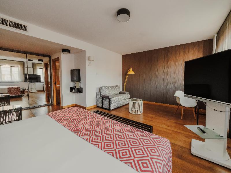 Rafaelhoteles Atocha image