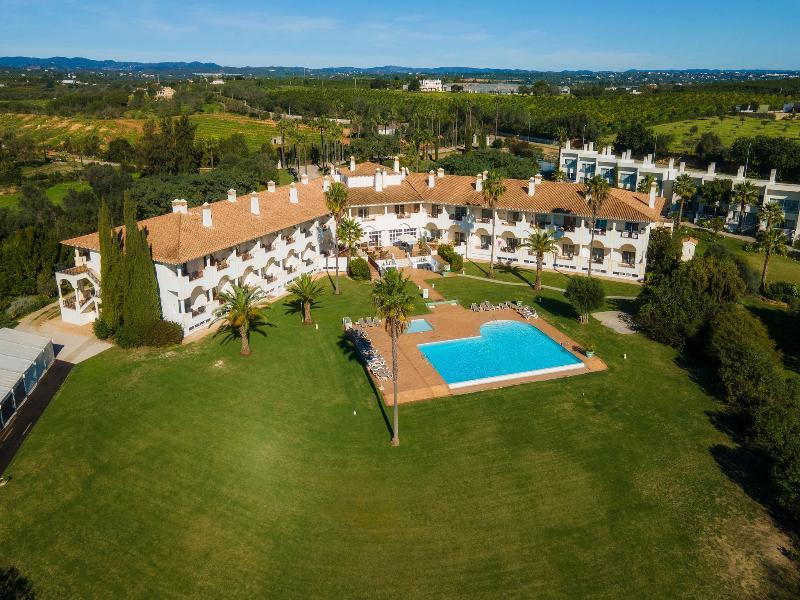 Colina Verde Resort image