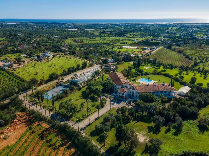 Colina Verde Resort image