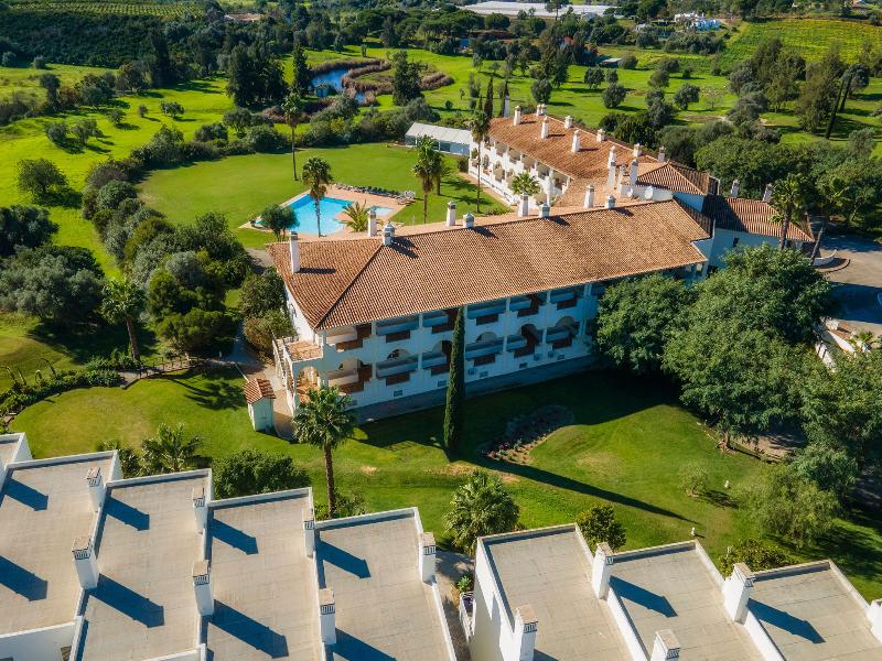 Colina Verde Resort image