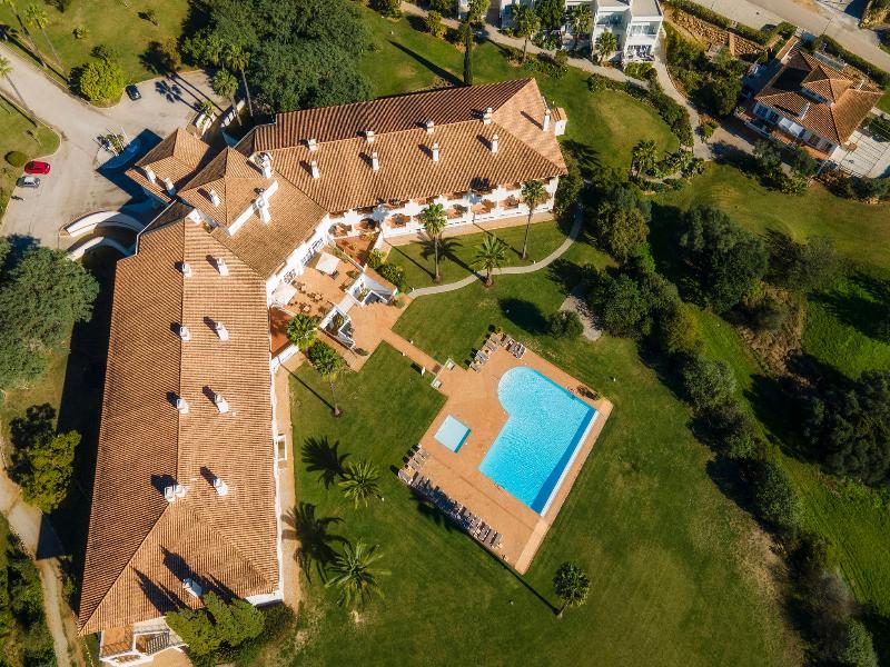 Colina Verde Resort — exterior view