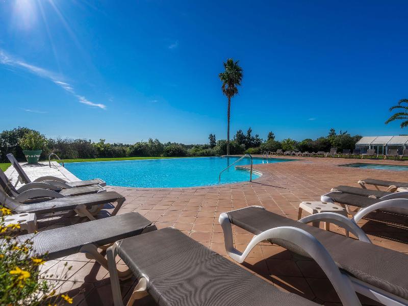 Colina Verde Resort image