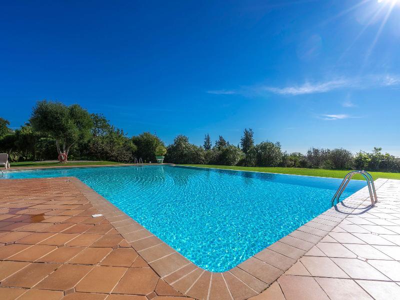 Colina Verde Resort image
