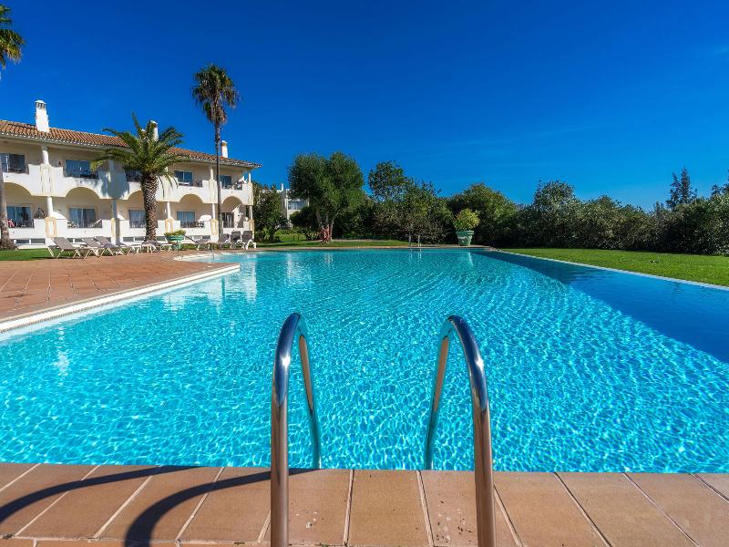 Colina Verde Resort image