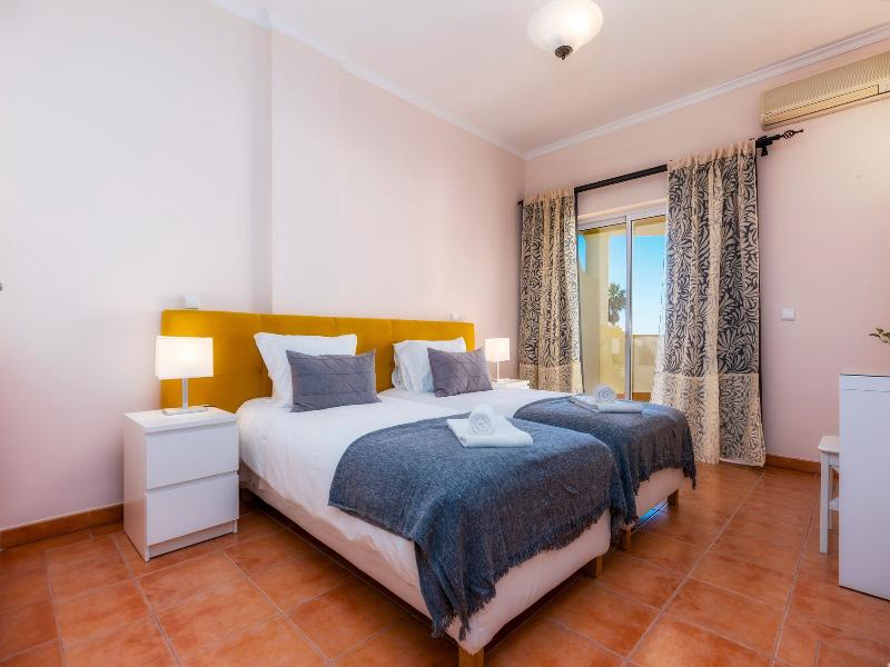 Colina Verde Resort image