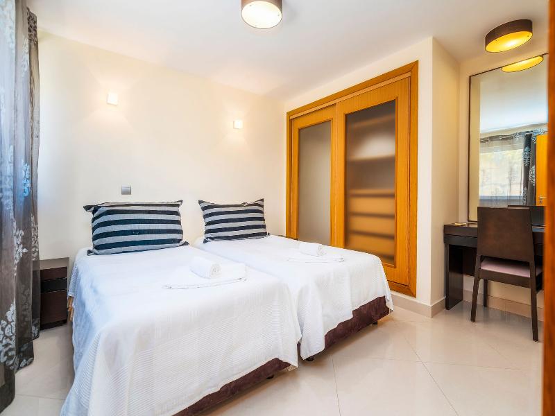 Colina Verde Resort image