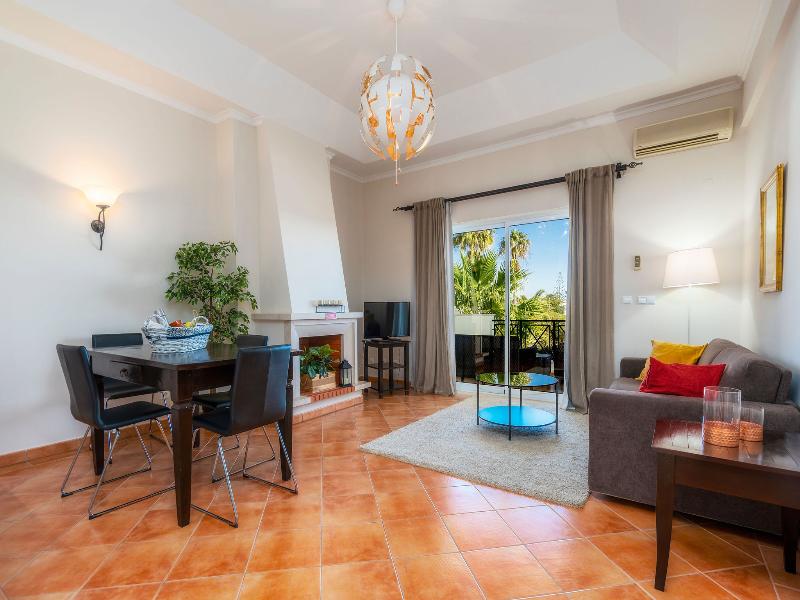 Colina Verde Resort image