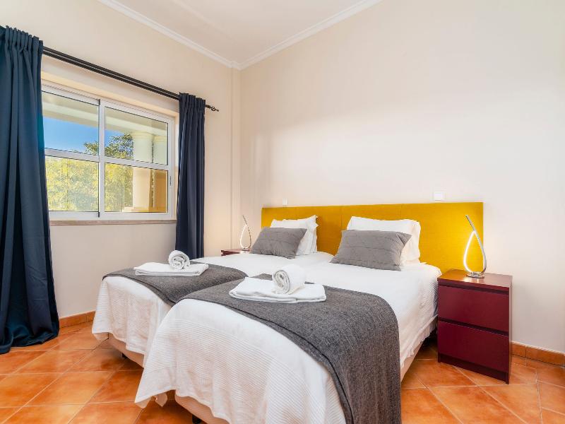 Colina Verde Resort image