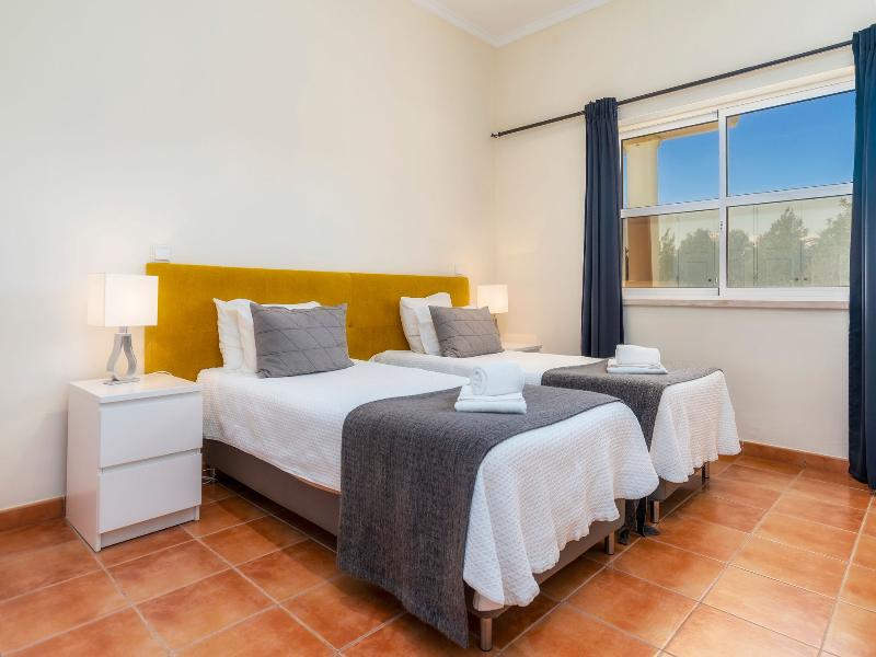 Colina Verde Resort image