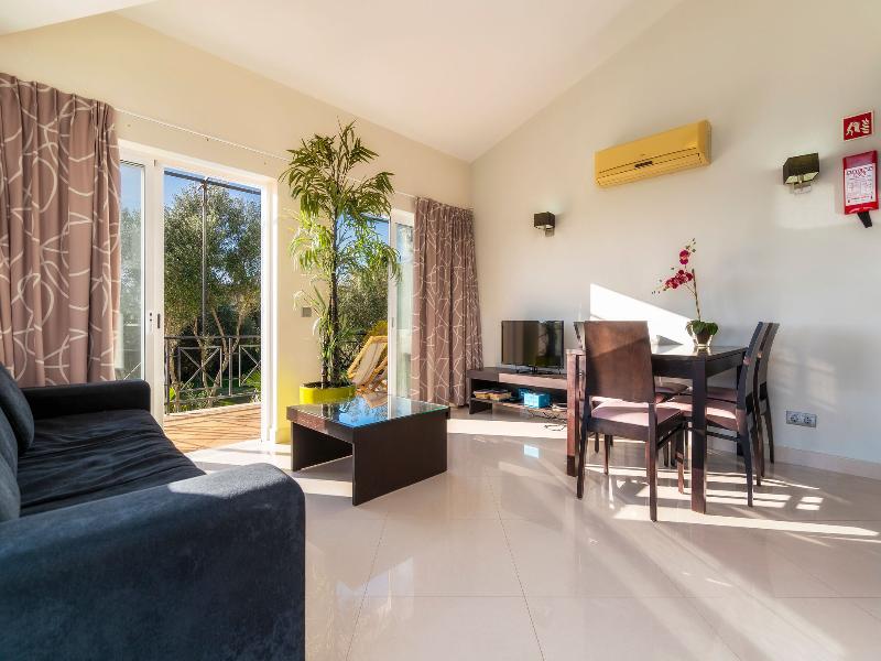 Colina Verde Resort image