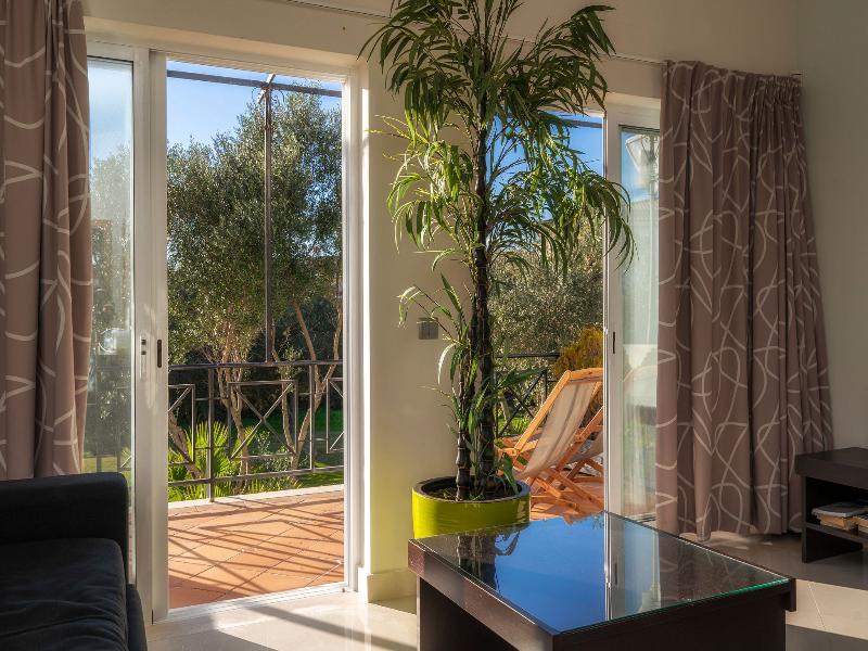 Colina Verde Resort image