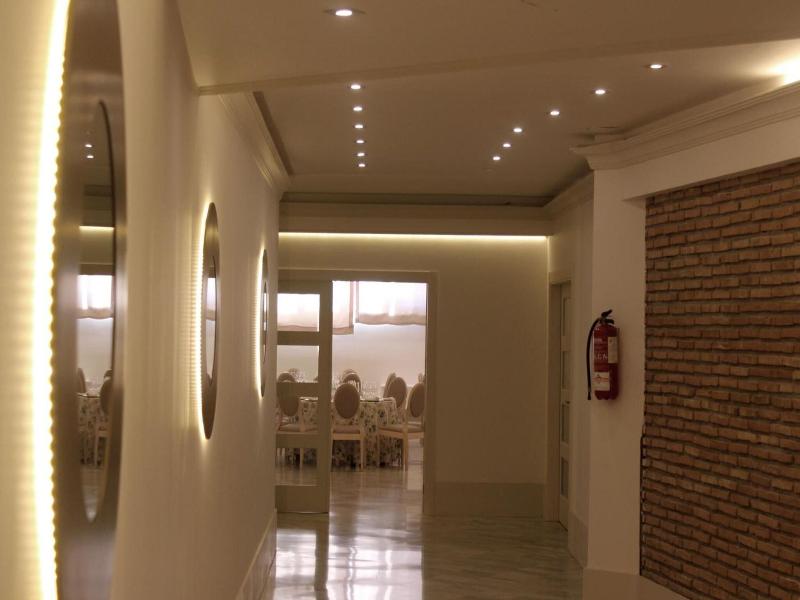 Hotel Reyes Ziries image
