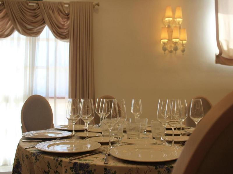 Hotel Reyes Ziries image