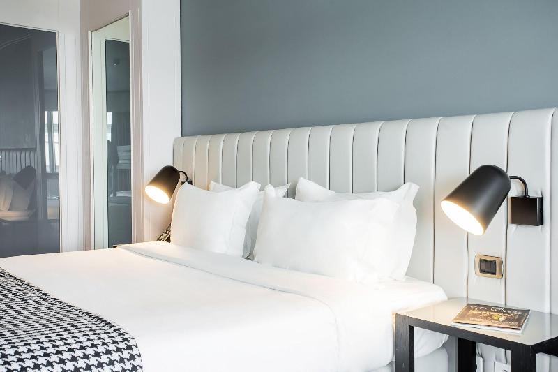 Bed room