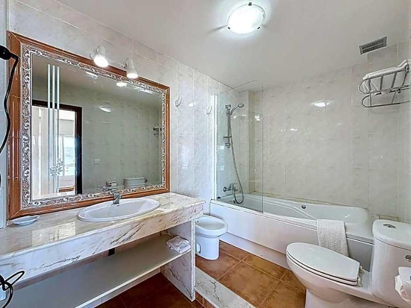 Husa Gran Proa image