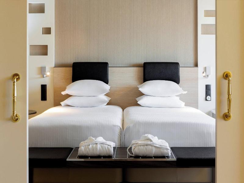 Marriott Hotel Madrid Auditorium image