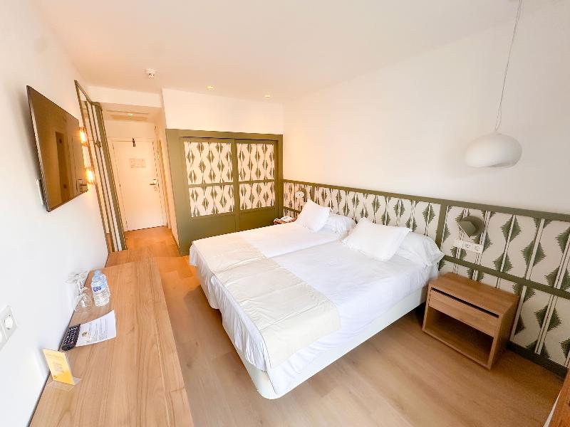 Eix Alcudia Hotel +18 image