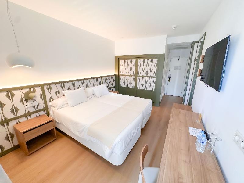 Eix Alcudia Hotel +18 image