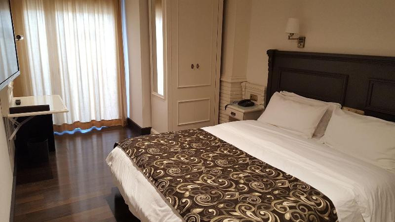 Verahotel image