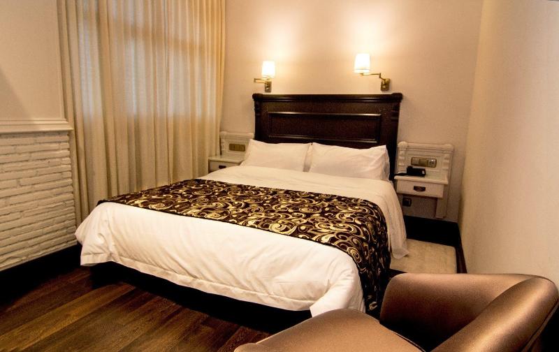 Verahotel image