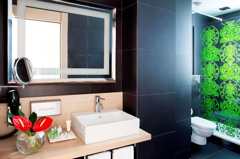DoubleTree by Hilton Madrid Principe de Vergara image