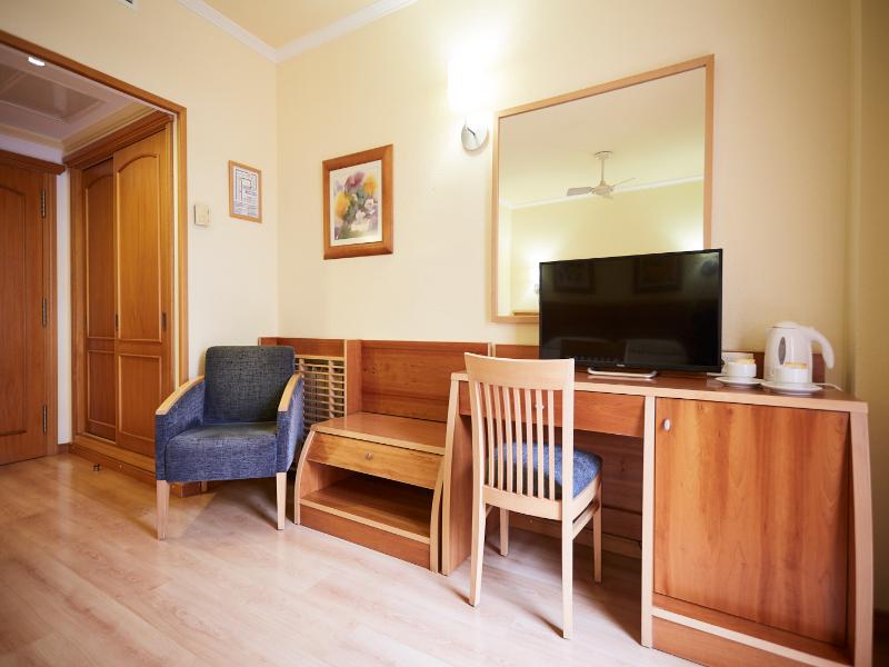 Invisa Hotel La Cala image