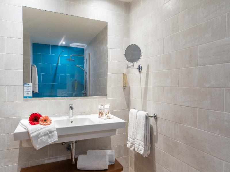 HOVIMA La Pinta Beachfront Family Hotel image