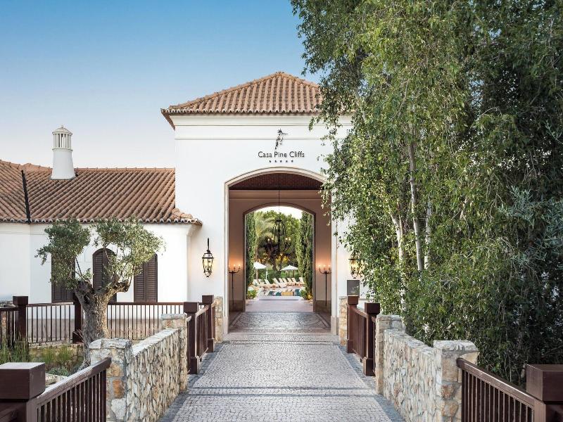 Pine Cliffs Residence image