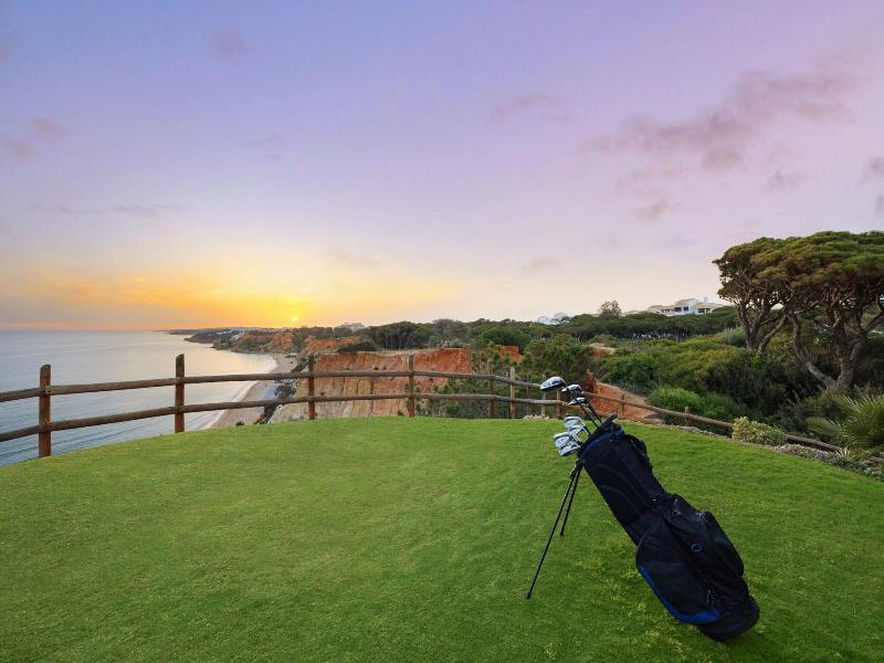 Pine Cliffs Residence image