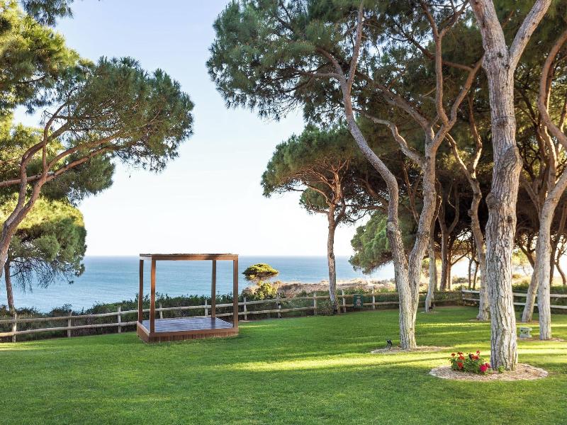 Pine Cliffs Residence image