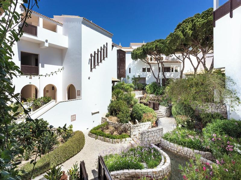 Pine Cliffs Residence image