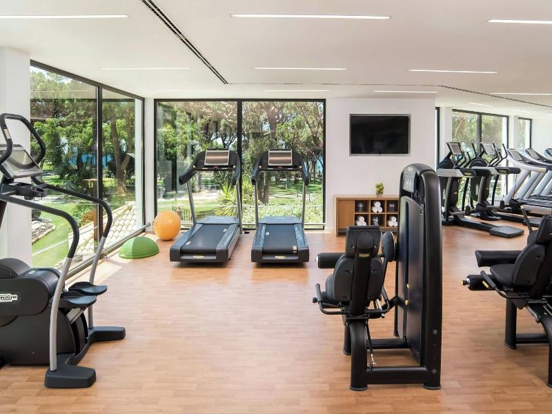 Pine Cliffs Residence image