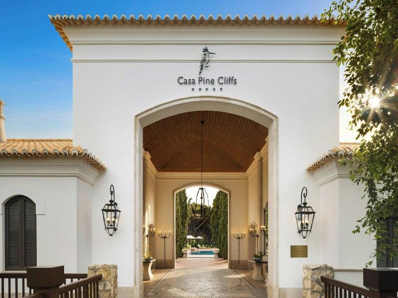 Pine Cliffs Residence image