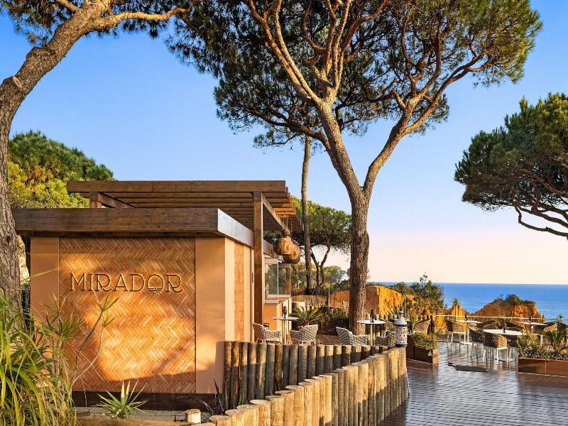 Pine Cliffs Residence image