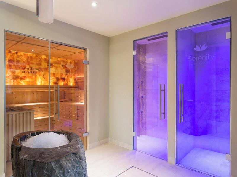 Pine Cliffs Residence image