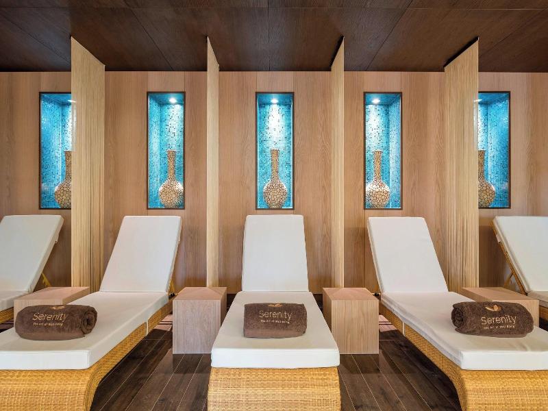 Pine Cliffs Residence image