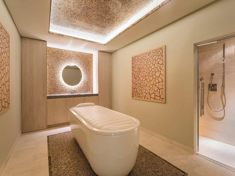 Pine Cliffs Residence image