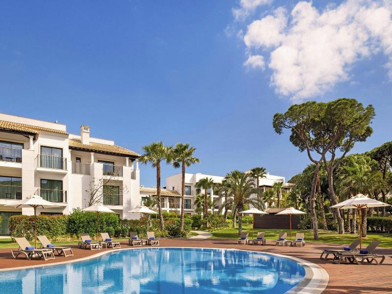 Pine Cliffs Residence image